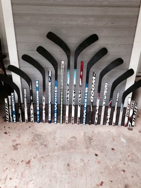 Hockey stick headboard - I would actually build this behind my bar in my house Boys Hockey Bedroom, Hockey Bedroom Decor, Hockey Stick Furniture, Hockey Stick Crafts, Hockey Funny, Hockey Crafts, Hockey Bedroom, Sticks Diy, Hockey Room