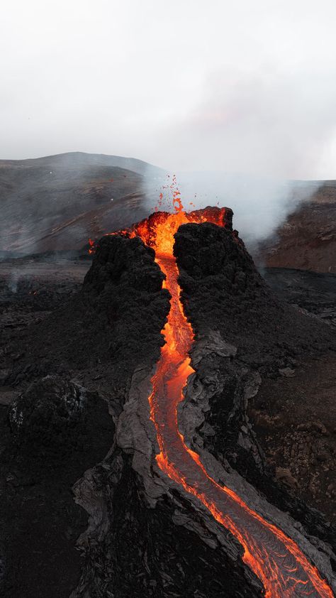 Volcano Explosion, Volcanic Mountains, Volcano Eruption, Iceland Landscape, Fire Photography, Lava Flow, Active Volcano, Iceland Travel, Northern Europe