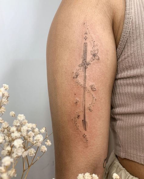 Demon Slayer Spine Tattoo, Matching Demon Slayer Tattoos, Demon Slayer Back Tattoo, Mitsuri Tattoo Ideas, Nezuko Vines Tattoo, Demon Slayer Panel Tattoo, Demon Slayer Swords Tattoo Ideas, Demon Slayer Tattoo Rengoku, Mitsuri Tattoo