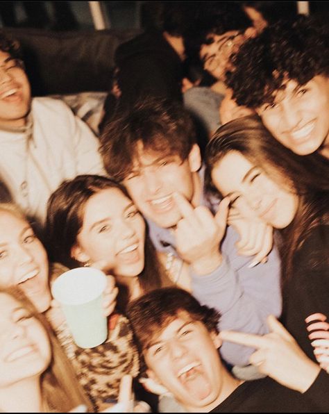 Child Of Hermes, Five Survive, Hermes Aesthetic, Friend Group Pictures, Holly Jackson, Happy End, Guy Friends, Cute Friend Photos