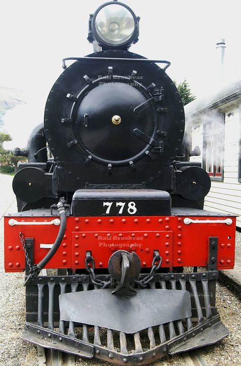 Steem Engine #778 of the historic Kingston Flyer at Kingston Station, South Island, New Zealand Old Steam Train, Train Art, Old Trains, Steam Train, Train Pictures, Train Engines, Train Car, Steam Engine, Steam Trains