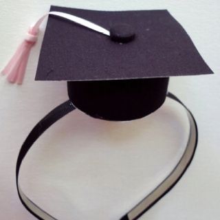 Graduating Blair Waldorf style lol (y) Graduation Crafts, Diy Graduation Cap, Graduation Party Planning, College Graduation Parties, Hat Headband, High School Graduation Party, Preschool Graduation, Graduation Hat, Kindergarten Graduation