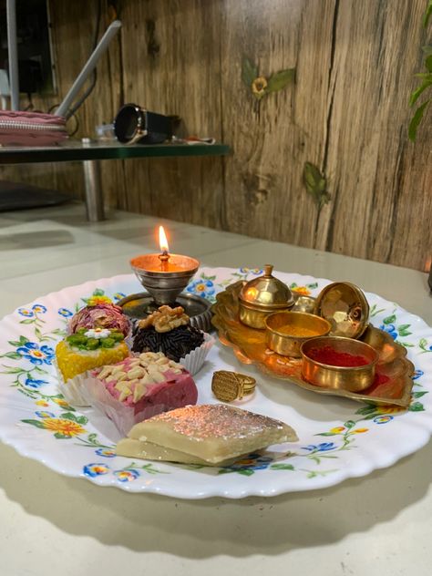 Rakhi Thali Snap, Rakhi Snap, Rakhi Thali, Spices Photography, Friendship Words, Cool Stationary, Desi Vibes, Diwali Pictures, Janmashtami Decoration