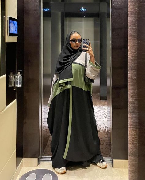 Beauty. Hijabi style. Shahd Batal Streetwear Abaya, Shahd Batal, Modest Hijabi Outfits, Muslimah Fashion Casual, Minimalism Fashion, Jenner Makeup, Mode Turban, Stunning Prom Dresses, Mode Abaya