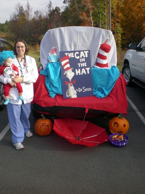 "Cat in the Hat" Trunk or Treat Dr Seuss Halloween, Trunk Or Treat Ideas, Kindergarten Themes, Scary Decorations, Treat Ideas, Truck Ideas, Trunk Or Treat, Halloween Books, Cat In The Hat