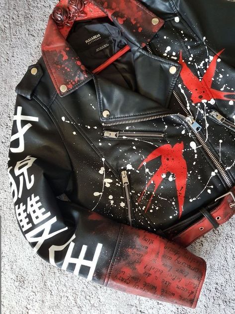 Hand Painted Leather Jacket, Jacket Hand Painted, Customised Denim Jacket, Painted Leather Jacket, Custom Denim Jacket, Custom Leather Jackets, Jacket Ideas, Hand Painted Denim Jacket, Battle Jacket