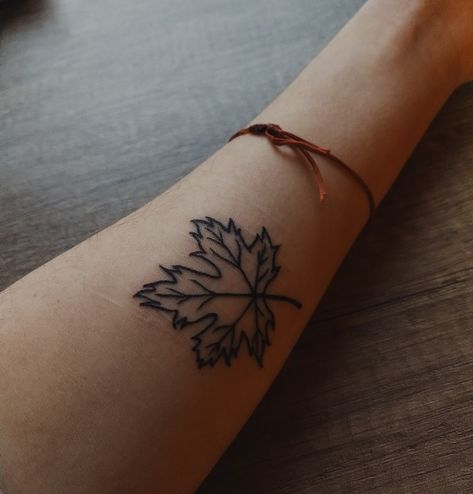 Autumn Leaf Tattoo Black, Fall Leaves Tattoo Black, Autumn Leaf Tattoo, Fall Leaf Tattoo, Fall Leaves Tattoo, Tattoo 2023, Fall Risk, Leaf Tattoo, Pen Tattoo