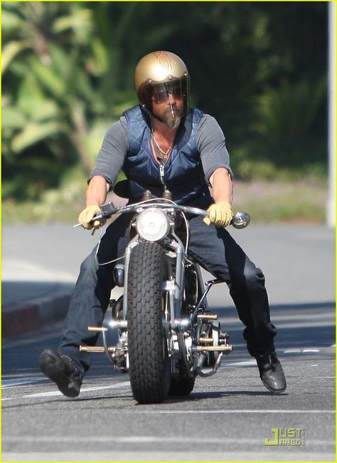 Zero engineering bike. (Rider? Brad Pitt) With all the money he has, this is what he is riding. Good Taste Brad. Hd 883 Iron, Zero Engineering, Moto Bobber, Estilo Cafe Racer, Enduro Vintage, Sepeda Retro, Мотоциклы Cafe Racers, Gas Monkey, Cb 750