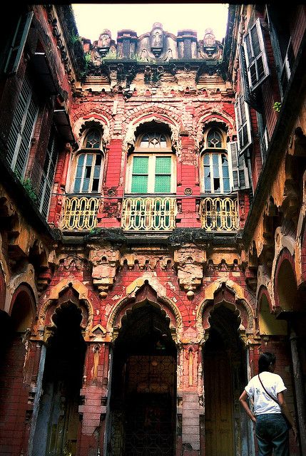 North Calcutta Courtyard |Exploring Calcutta with Explorer Ifte  #Travel  #India  #Kolkata  http://mybigredbag.com/exploring-kolkata-with-explorer-ifte/ North Calcutta, Colorful Courtyard, Birla Mandir, North Kolkata, School Street, Masala Dosa, Stone Temple, Park Street, Travel India