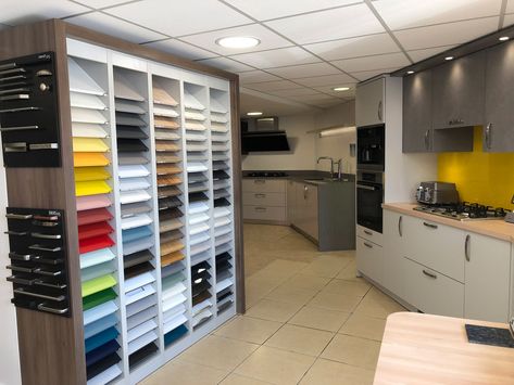 Worktop samples & handles on show at our Benfleet kitchen showroom. Kitchen Cabinets Showroom, Kitchen Showrooms, Kitchen Design Showrooms, Family Room Layout, Shaker Kitchens, Showroom Ideas, Showroom Display, Designer Kitchen, Fitted Kitchen