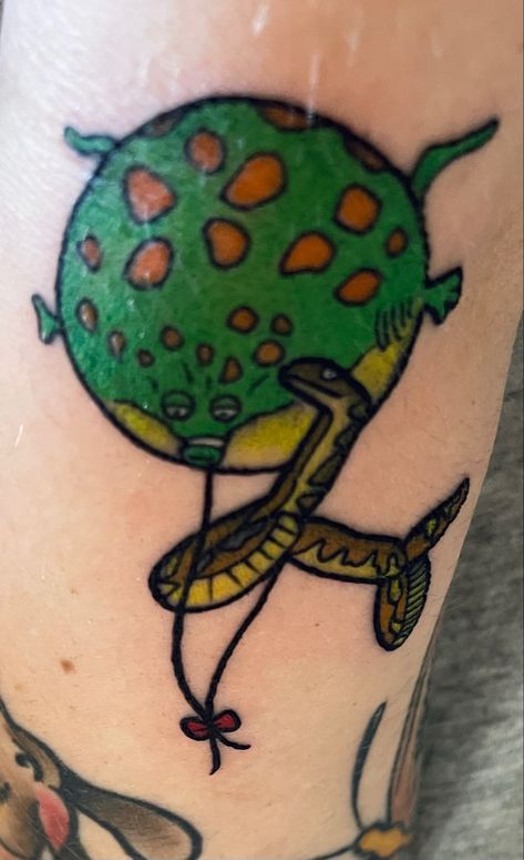 Frog and snake balloon from the movie Shrek as a tattoo Shrek Inspired Tattoo, Matching Shrek Tattoos, 2000s Cartoon Tattoos, Dragon Tales Tattoo, Cute Shrek, Nostalgic Tattoos, Shrek Tattoo, Shrek Art, Bestie Tattoo