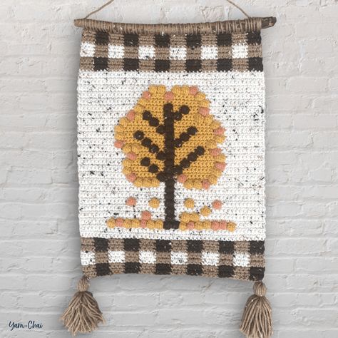 Autumn Tree Wall Hanging Crochet Figures, Crochet Autumn, Tree Wall Hanging, Crochet Wall Hanging, Wall Hanging Pattern, Wall Hanging Designs, How To Make Tassels, Yarn Bee, Crochet Wall Hangings