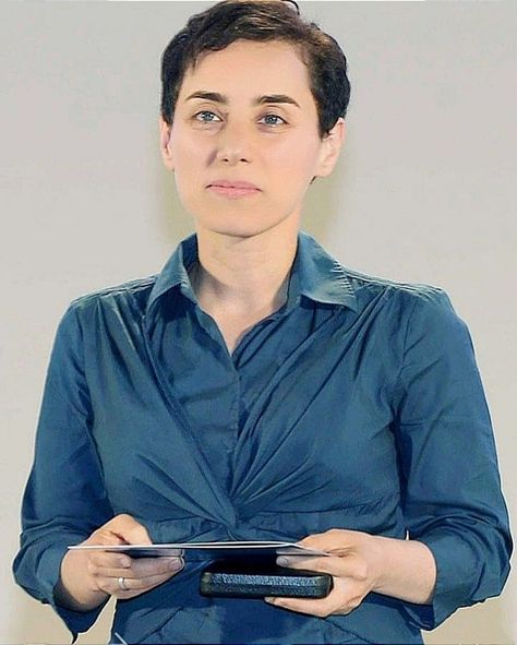 Maryam Mirzakhani Wallpaper, Maryam Mirzakhani, Female Mathematicians, 1950s Wedding Dress, 1950s Wedding, Al Pacino, Beautiful Mind, Girls Life, Just For Laughs Videos