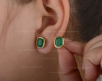 Gold Emerald Earrings, Minimalist Wedding Jewelry, Dainty Wedding Band, Mom Earrings, Emerald Earrings Studs, Diamond Evil Eye, Indian Jewellery Design Earrings, 18k Gold Earrings, Handmade Fine Jewelry