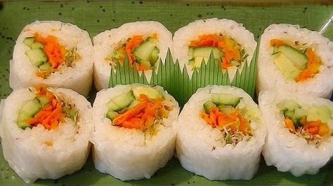 Rice Paper Sushi Roll Recipe - Vegetarian, No Nori Sushi Without Seaweed, Rice Paper Sushi, Vegetarian Sushi Recipes, Vegetarian Sushi Rolls, Veggie Sushi Rolls, Nori Sushi, Paper Sushi, Homemade Sushi Rolls, Vegan Sushi Rolls