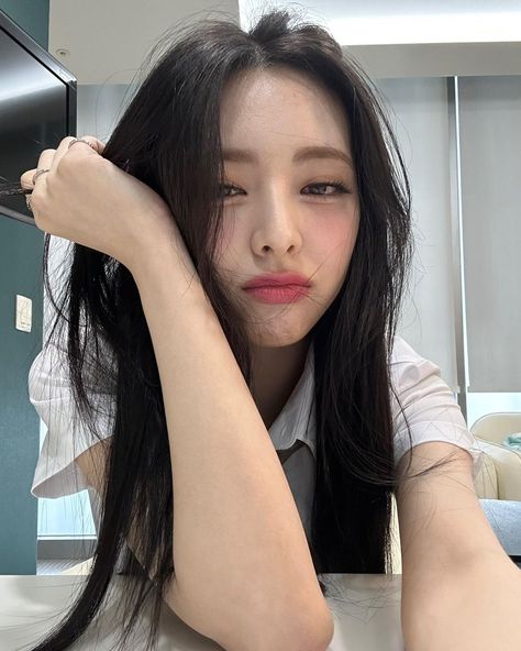 Yuna Itzy, Black Hair, Hair, Black