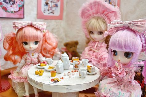 Lolita Tea Party by Tink-Ichigo Tea Party Toys, Doll Tea Party, Japanese Flowers, Hello Dolly, Barbie Collector, Pretty Dolls, Harajuku Fashion, My Favorite Things, Gothic Lolita