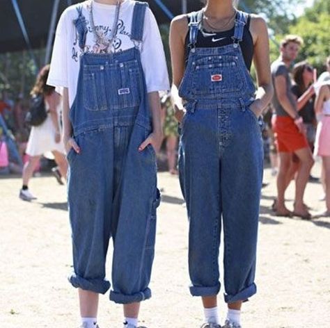 Overalls Grunge, Vintage Outfits 70s, Oversized Grunge, Grunge Flannel, Hipster Glasses, Vintage Outfits 90s, Overalls Denim, Winter Blouses, Sunglasses Summer