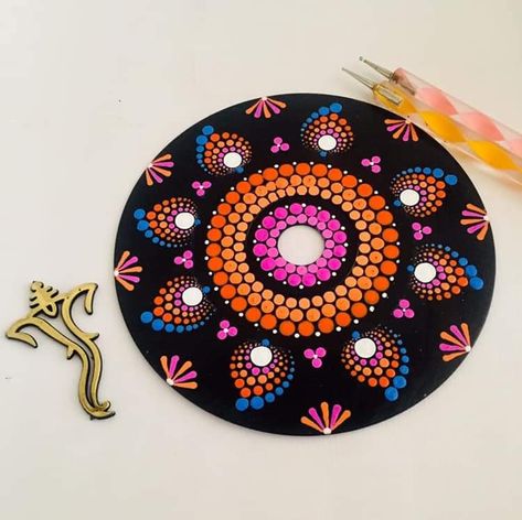 Happy New Year Mandala Art, Cd Mandala Art, Acrylic Mandala, Painted Mirror Art, New Year Friends, Cd Wall Art, Happy New Year Friends, Cuadros Diy, Mandala Canvas