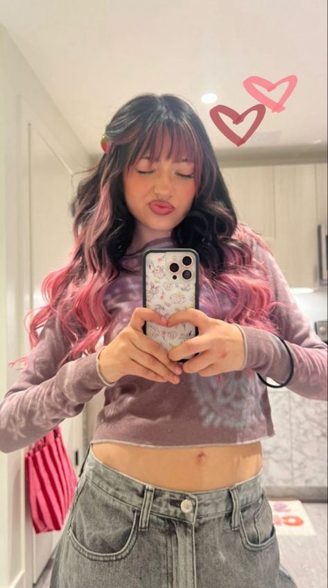 Miranda rae via ig story Miranda Rae Hair Pink, Miranda Rae Hair, Dyed Bangs, Miranda Rae, Comfort Youtubers, Pink And Black Hair, Ciara Bravo, Light Pink Hair, Cute Haircuts