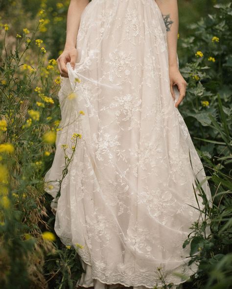 Bohemian wedding dress #dress38_dulianytska Click 👆🏻click Cotton lace, silk or satin 🌾 The original fabric is actually no longer available, but I will provide many good replacement options so you can choose the one you like. #laceweddingdress #weddingdresslace #bohoweddingdress #vintageweddingdress Vintage Earthy Wedding Dress, Folksy Wedding Dress, Wild Wedding Dress, Boho Wedding Dress Lace Vintage Romantic, Lace Blush Wedding Dress, Boho Vintage Wedding Dress, Blush Lace Wedding Dress, Vintage Bohemian Wedding Dress, Earthy Wedding Dresses