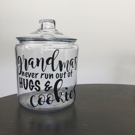 Diy Cookie Jar For Grandma, Cookie Jar Quotes, Cricut Projects For Grandma, Cricut Christmas Gifts For Grandparents, Cricut Gifts For Grandma, Diy Grandma Gifts, Diy Christmas Gifts For Grandma, Cookie Jars Diy, Christian Gift Baskets