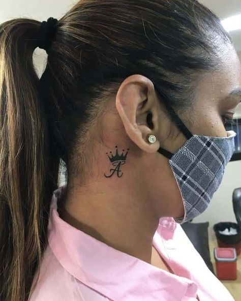 Crown Neck Tattoo, Name Tattoos On Neck, Neck Tattoo Women, Cruces Tattoo, Small Crown Tattoo, Butterfly Neck Tattoo, Wörter Tattoos, Small Neck Tattoos, Face Tattoos For Women