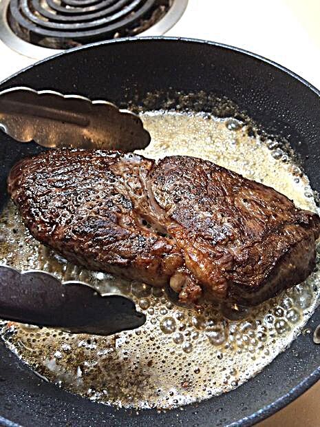 How to Pan Fry the Perfect Steak: One of my favorite meals to cook for myself is a pan fried steak. Steak is a tricky food to get right, but I have perfected my method for cooking one. This step-by-step instruction will explain in detail how to pan fry a steak for yourself. This ... How to Pan Fry the Perfect Steak - This steak is surprisingly easy to prepare as long as you properly prepare and follow each step. #foodphotography #foodgallery #foodgraphy #foodnation #recipeoftoday #recipefordisas Steak Recipes Pan, Steak On Stove, Pan Fry Steak, Seared Salmon Recipes, Fried Steak Recipes, Cook Steak, Ny Strip Steak, Steak Tips, Cooking The Perfect Steak