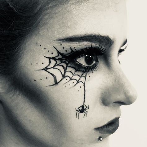 Had a little dabble at Halloween makeup what do you think? #bbloggers #blogginggals #lovingblogs #halloweenmakeup #witchmakeup #makeup #makeuplook #lookoftheday #faceoftheday #lotd #lotd #halloween #halloween2017 #cobwebs #spider #beautyblog #beautygram #beautyblogger #beautybloggers #instabeauty #instablogger #beautyful #makeupporn #makeupideas #instafollow #instadaily Simple Witch Makeup, Halloween Makeup Videos, Make Up Diy, Makeup Zombie, Halloweenský Makeup, Halloween Make-up Looks, Tutorial Eyeliner, Halloween Decor Diy, Minimalist Halloween