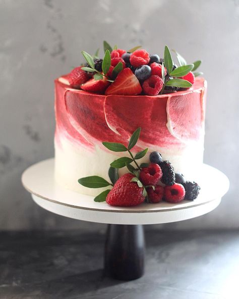 Berry Cake Design, Starberry Cake, Fruit Topped Cake, Best Birthday Cake Designs, Berry Cakes, Fruit Cake Design, Berry Cake, Creative Cake Decorating, Birthday Cake Chocolate