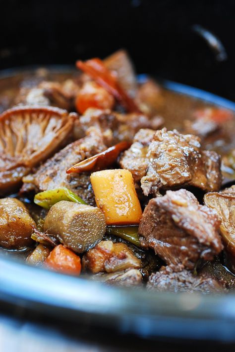 Boneless Beef Shank Recipe, Beef Shank Slow Cooker, Beef Shank Stew Recipe, Braised Beef Slow Cooker, Korean Hotpot, Korean Braised Beef, Beef Shank Stew, Braised Beef Shank, Asian Potluck