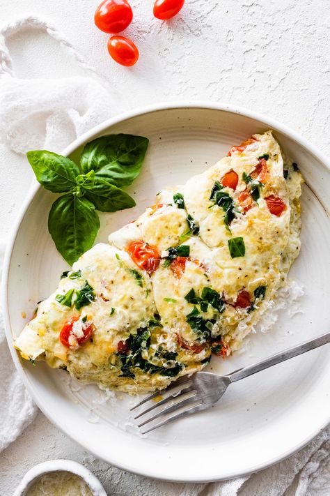 Egg White Omelette With Spinach, Egg White Veggie Omelette, Egg White Omelette Recipe, Eggwhite Breakfast Ideas, Egg Whites And Spinach, Healthy Omlet Recipes, Omelette Ideas, Omelette Fillings, Greek Omelette