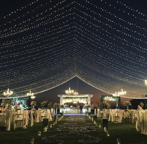 Lights Decoration For Wedding, Cocktail Outdoor Party, Open Decoration For Wedding, Outdoor Wedding With Canopy, Indian Wedding Ideas Decoration, Open Area Wedding Decoration, Engagement Night Decorations, Wedding Stage Outdoor Night, Night Time Wedding Decor