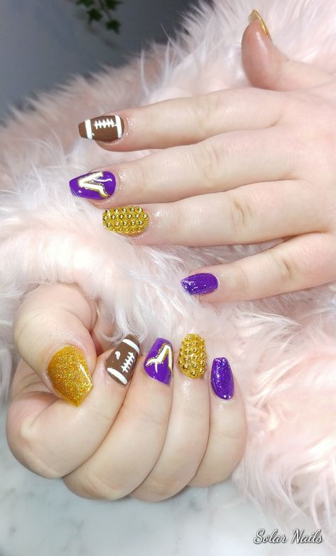 Vikings Football Nails, Mn Vikings Nails, Minnesota Vikings Nails, Vikings Nails, Viking Nails, Fall Manicures, Nfl Nails, Mn Vikings, Football Nails