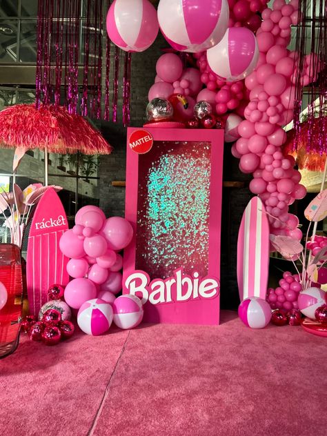 Barbie brunch setup Barbie Cotton Candy, Grown Up Barbie Party, Barbie Theme Decor, Barbie Table Decor, Luau Barbie, Black Barbie Party, Barbie Malibu Birthday Party, Barbie Pool Party Ideas, Barbie Table Decorations