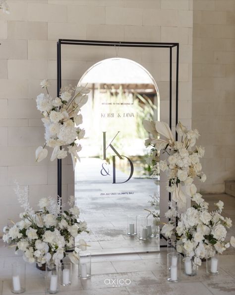 A Mirror Welcome Board is a great way to add to your wedding, let the guest taking pictures on your special day and let the world know! Wedding Mirror Guest Book, Mirror For Reception, Mirror Wedding Backdrop, Modern Lux Wedding, Welcome Wedding Sign Entrance Mirror, Mirror For Wedding Decor, Mirror Table Wedding Decor, Wedding Welcoming Board, Mirror Welcome Sign Engagement