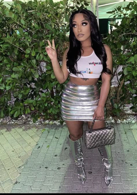 Houston Nightlife Outfits, Sliver Skirts Outfit, Outfit Ideas With Silver Boots, Chrome Skirt Outfit, Chrome Outfit Ideas, Silver Bubble Skirt, Metallic Skirt Outfit, Fye Outfits, Silver Outfits