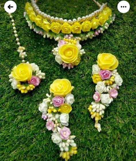 Flower Jewellery For Bride, Yellow Flower Jewellery, Holud Bride, Flower Jwellary, Jewellery For Bride, Flower Jewellery For Haldi, Flower Jewellery For Mehndi, Flowers Jewellery, Fresh Flower Jewelry