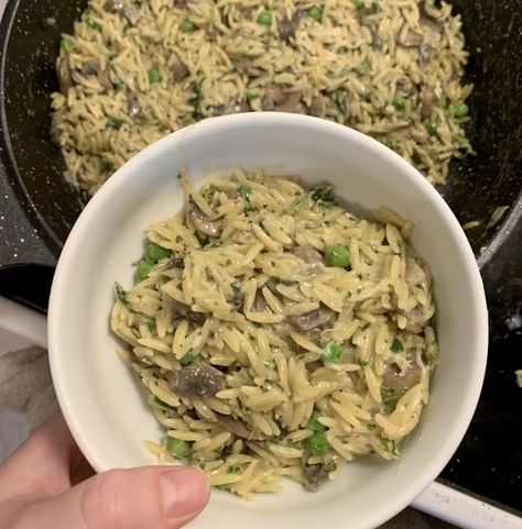 Creamy Garlic Parmesan Orzo with Green Peas Looking for a creamy, comforting, and delicious side dish or main meal? This orzo recipe is rich, cheesy, and loaded with flavor, perfect for a cozy night in or an impressive dinner party dish! Ingredients: 1 cup orzo pasta 2 tbsp olive oil 3 cloves garlic, minced 1/4 cup onion, finely chopped 1 3/4 cups chicken or vegetable broth 1/2 cup heavy cream 1 cup grated Parmesan cheese 1 cup green peas (frozen or fresh) Salt and pepper to taste Fresh par... Mushroom Spinach Orzo, Garlic Parmesan Orzo, Mushroom Orzo, Spinach Orzo, Parmesan Orzo, Orzo Recipe, Impressive Dinner, Dinner Party Dishes, Mushroom Spinach