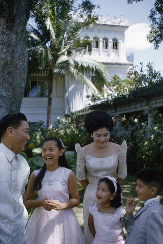 Filipiñana style wedding. Imelda Marcos Filipiniana Couture, Pose In Garden, Philippine Costume, Filipina Dress, Marcos Family, Bongbong Marcos, Ferdinand Marcos, Laoag, Philippine History