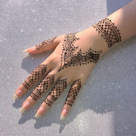 Henne Tattoo, Henna Inspired Tattoos, Tato Henna, Henna Tattoo Hand, Henna Tattoo Designs Hand, Henna Art Designs, Modern Henna Designs, Simple Henna Tattoo, Tattoo Henna