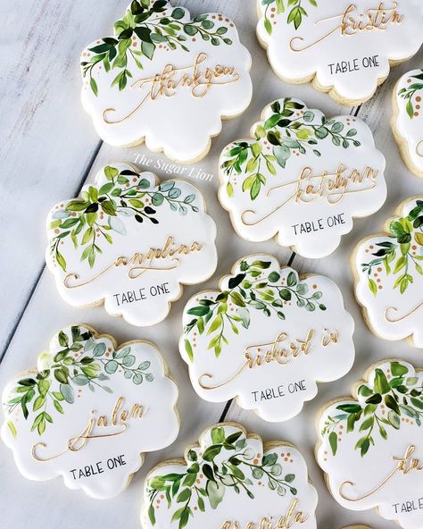 Amanda De Leon on Instagram: “Super fun place card setting cookie favors 🌿 #placecardsetting #edibleplacecards #thankyoucookies #placecards #royalicingcookies…” Edible Place Cards, Edible Print Cake, Thank You Cookies, Cookie Wedding Favors, Wedding Cake Cookies, Bridal Shower Cookies, Wedding Sweets, Sugar Cookie Royal Icing, Wedding Treats