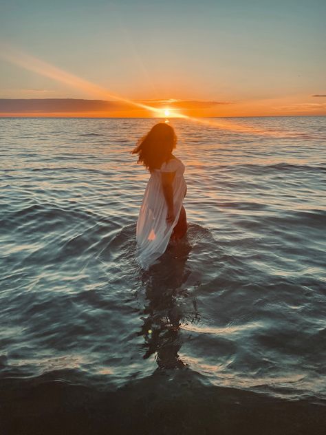 Seaside Maternity Shoot, Outdoor Pregnancy Photoshoot, Maternity Shoot, Maternity Photos, Pregnancy Shoot, Pregnancy Photoshoot, Photography Inspo, Pregnancy Photos, Maternity Photography