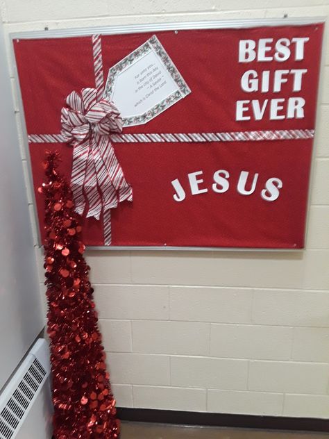 Christmas Gift Bulletin Board, Church Winter Bulletin Boards, Christmas Bulletin Board Ideas Church, Christmas Christian Bulletin Boards, Kids Church Christmas Decorations, Religious Christmas Bulletin Boards, Christian Christmas Door Decorations, Christmas Church Bulletin Boards, Christmas Bulletin Boards For Church