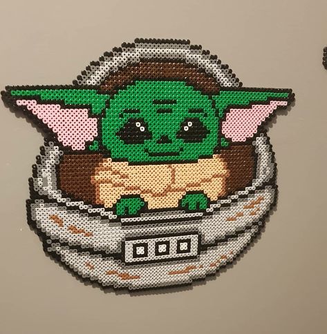 Star Wars Crochet, Yoda Wallpaper, Easy Perler Beads Ideas, Diy Perler Bead Crafts, Hama Beads Patterns, Diy Perler Beads, Seed Bead Patterns, Beaded Cross Stitch, Pixel Art Pattern