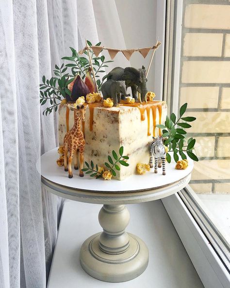 Safari Theme Birthday Party, Jungle Theme Cakes, Jungle Theme Birthday Party, Cake Land, Jungle Cake, Safari Cakes, Beautiful Birthday Cakes, Rustic Cake, Baby Birthday Cakes