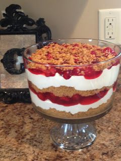 Cheesecake layered in a trifle bowl! Mmmm :) Layered Cherry Cheesecake, Trifle Bowl Desserts, Dessert Trifle, Desert Salads, Trifle Bowl Recipes, Cake Trifle, Punch Bowl Cake, Trifle Dessert Recipes, Cherry Cheesecake Recipe