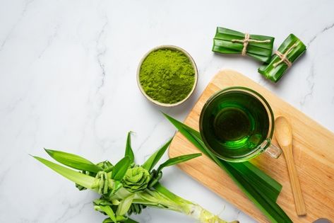 Fresh green pandan leaf on table | Free Photo #Freepik #freephoto #background #food #water #wood Pandan Leaf, Daun Pandan, Background Food, Asia Tenggara, Leaf Table, Fresh Green, Leaf Art, Free Photo, Free Photos