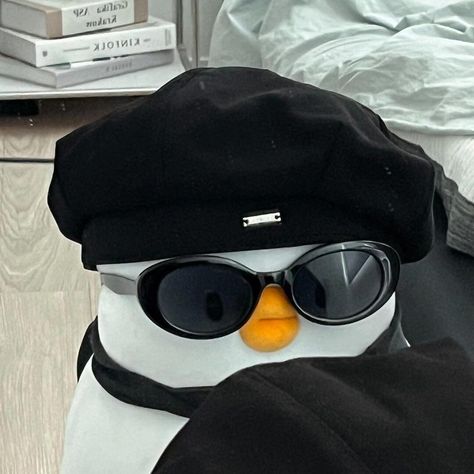 Cute Pfp Insta, Duck Profile Pic, Good Profile Pictures For Instagram, Chicken Little Pfp, Reddit Profile Picture, Penguin Profile Picture, Duck Cute Aesthetic, Duck Profile Picture, Korean Pfps Aesthetic