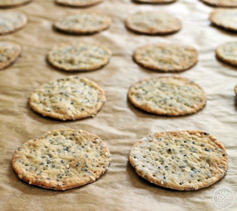 Chia Crackers Recipe, Sesame Seed Crackers, Appetizer Foods, Engagement Food, Seed Crackers Recipe, Sesame Seeds Recipes, Homemade Crackers Recipe, Savoury Crackers, Seed Crackers